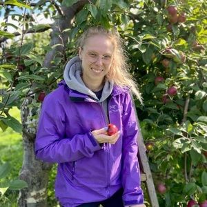 Meet your Posher, Emilie